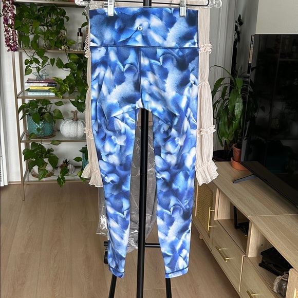 Lululemon Wunder Under Low Rise Leggings. 26” inseam. 24” waist. - Picture 2 of 4